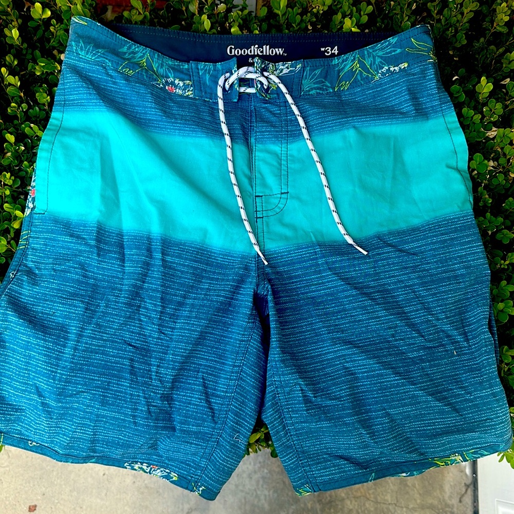 Goodfellow & co Mens board shorts size 34